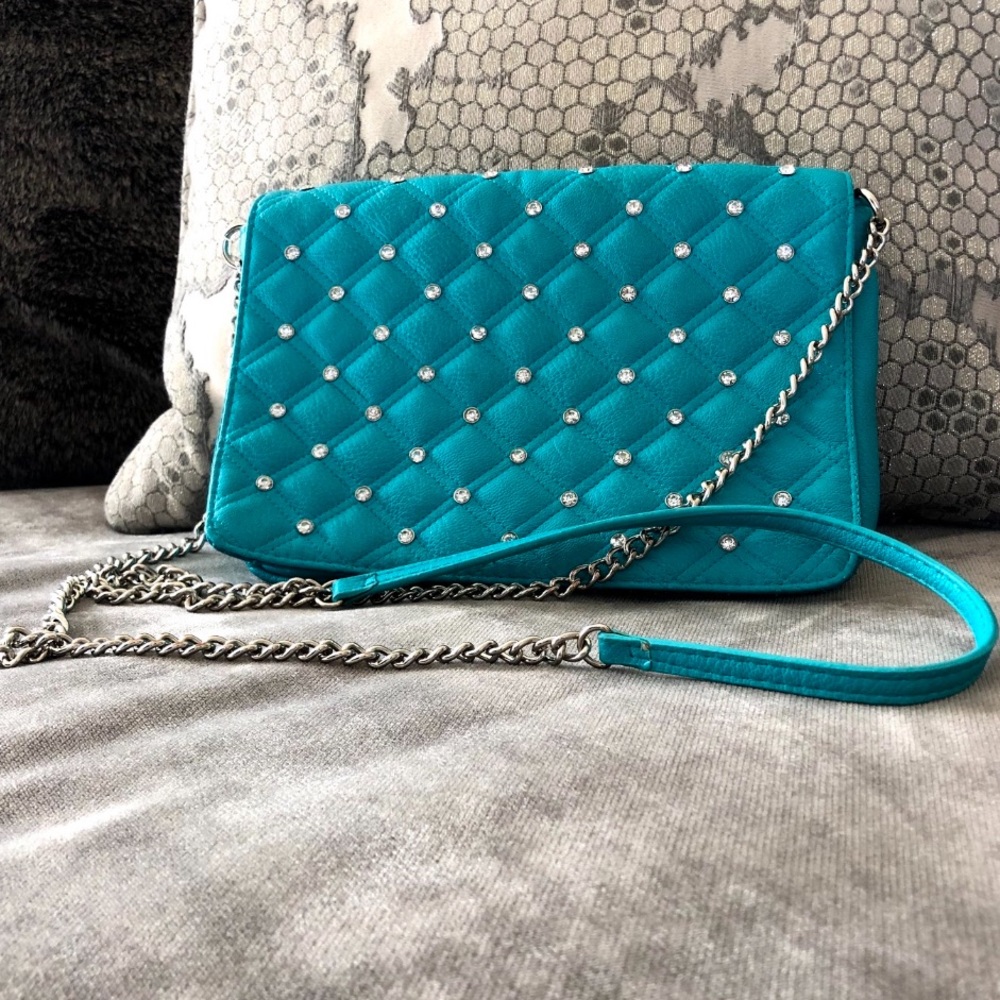 MAKE ME AN OFFER Blue green purse